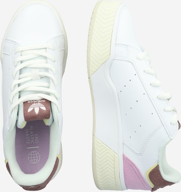 ADIDAS ORIGINALS Sneaker low 'Court Tourino Bold' i hvid