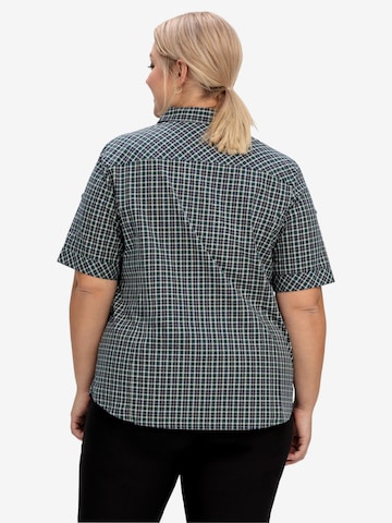 SHEEGO Athletic Button Up Shirt in Green