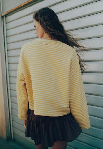 Pull&Bear Sweatshirt 'PACIFIC' i gul
