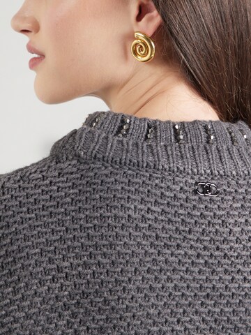 Pullover 'Maglia Chiusa' di Liu Jo in grigio