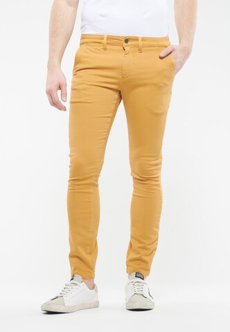 Le Temps Des Cerises Regular Chino Pants in Yellow: front