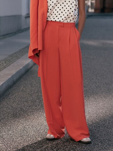 Next Wide leg Veckad byxa i röd: framsida