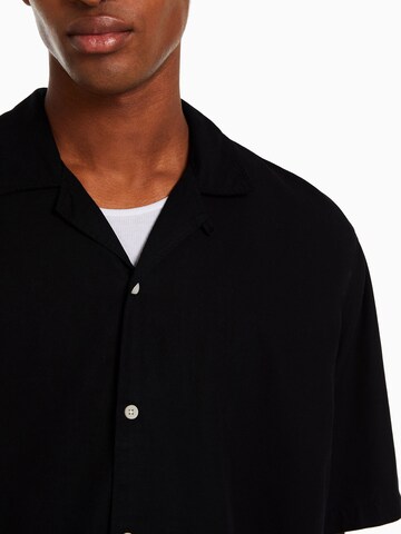 Bershka Comfort fit Koszula w kolorze czarny