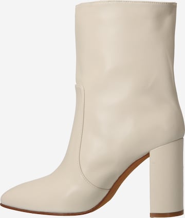 Toral Ankle Boots in White