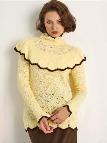 Pullover di Bianco Lucci in giallo