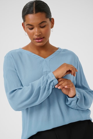 KAFFE CURVE - Blusa 'KCAmi' em azul
