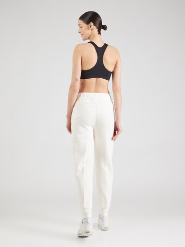 Nike Sportswear Tapered Παντελόνι 'TCH FLC' σε λευκό