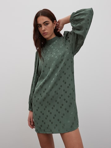 Rochie 'Cairo' de la EDITED pe verde: față