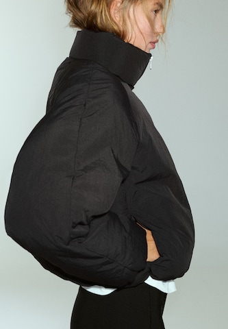 Pull&Bear Jacke in Schwarz