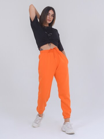 FRESHLIONS Tapered Bukser ' Dalina ' i orange