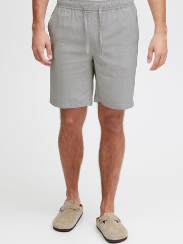Regular Pantalon ' PHELIX ' Casual Friday en gris : devant