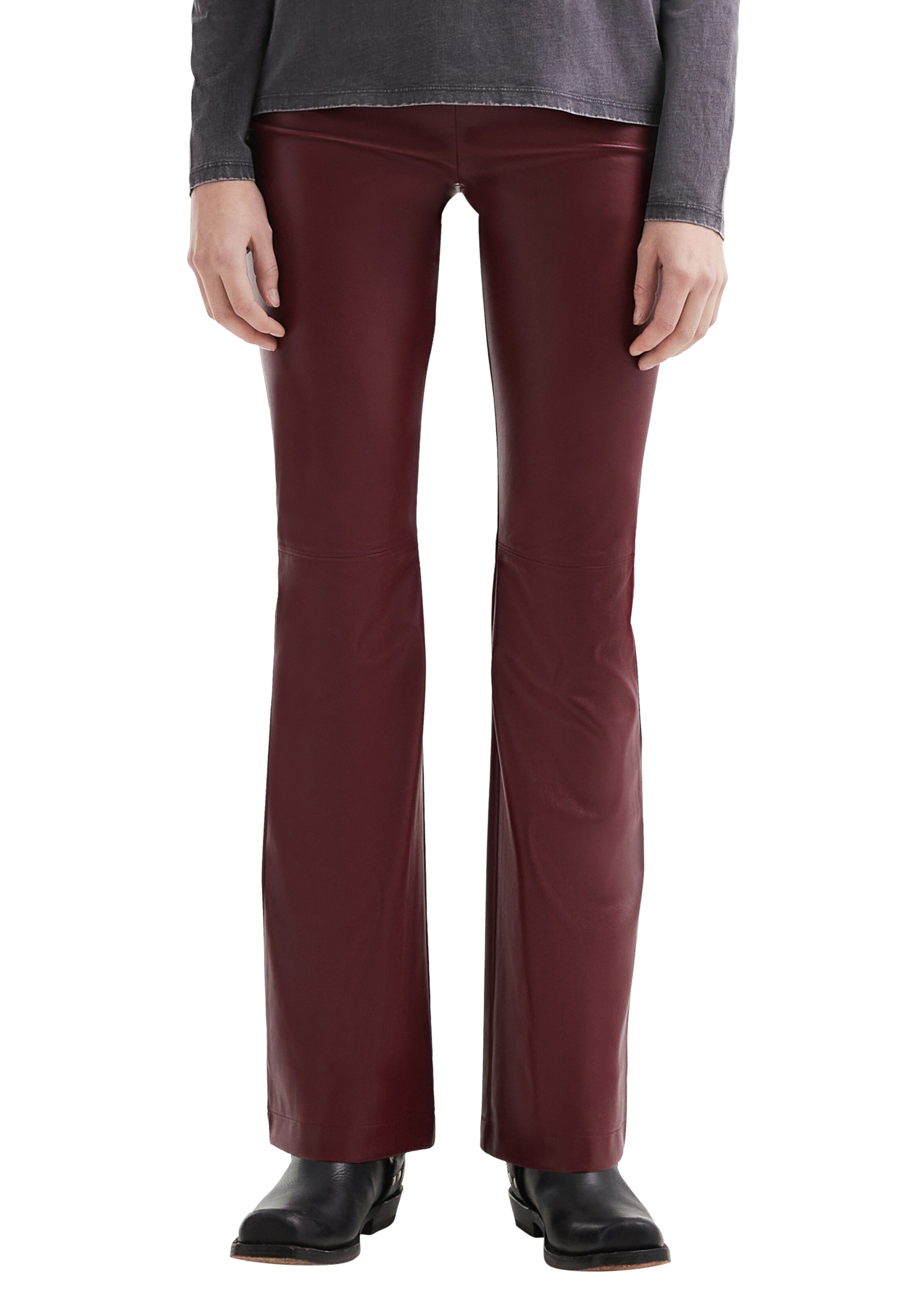 QS Regular Broek in Rood: voorkant