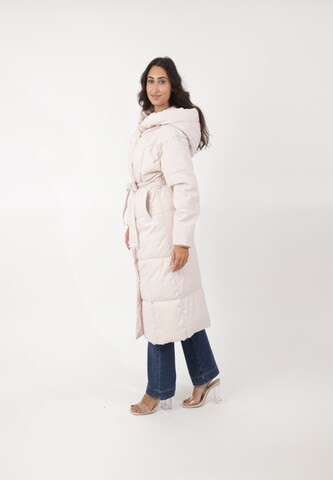 Cappotto invernale di Elara in beige