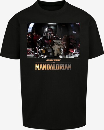 Maglietta 'Star Wars The Mandalorian Child On Board' di F4NT4STIC in nero: frontale