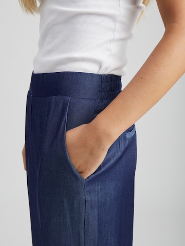 Peppercorn - Pierna ancha Pantalón 'Bea' en azul