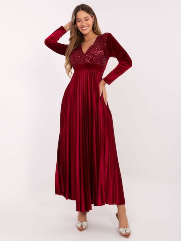 Madnezz House Dress in Red: front