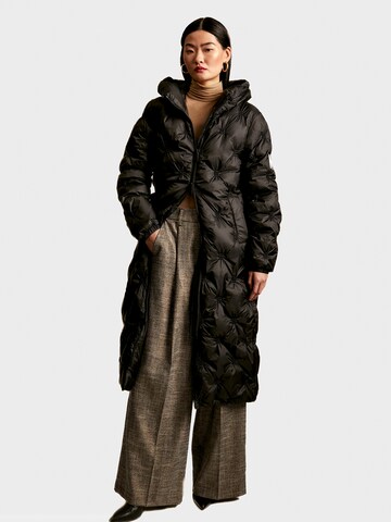 Lola Casademunt - Abrigo de invierno en negro