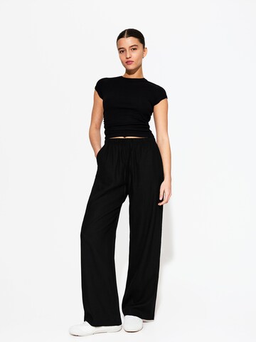 Bershka Wide leg Trousers in Black