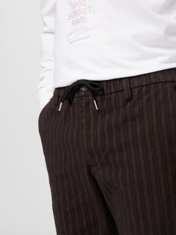 Redefined Rebel - Tapered Pantalón 'Romeo' en negro