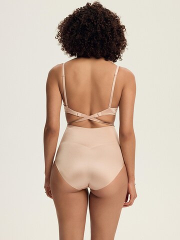 Slip modellante 'Miederhose Silky, starker Shaping Effekt, nahtlos, glatte Microfaser' di ESOTIQ in beige