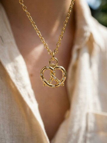 Nemomatheo Necklace 'Pretzel Love – Zarte Charm-Kette mit Brezel-Anhänger' in Gold