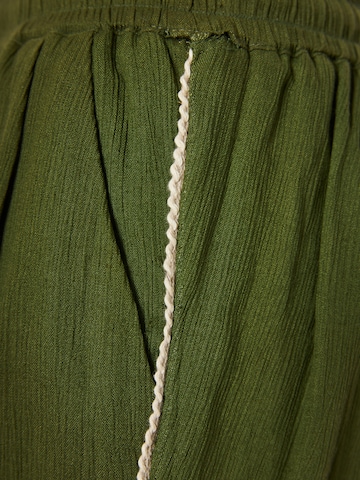 Funky Buddha Loose fit Trousers in Green