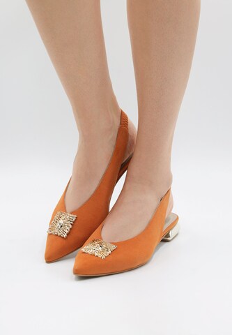 faina Pumps in Orange