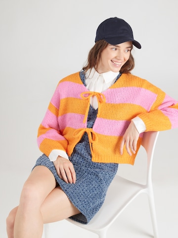 Hailys - Cárdigan 'Ch44arlie' en naranja: frente