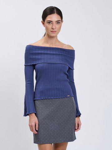Influencer Pullover in Blau: Vorderseite