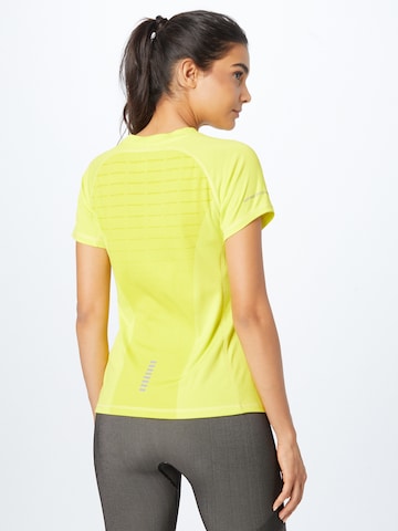 Newline - Camiseta funcional 'LAKELAND' en amarillo