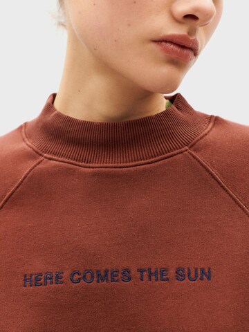 Thinking MU Sweatshirt 'HERE COMES THE SUN' in Brown