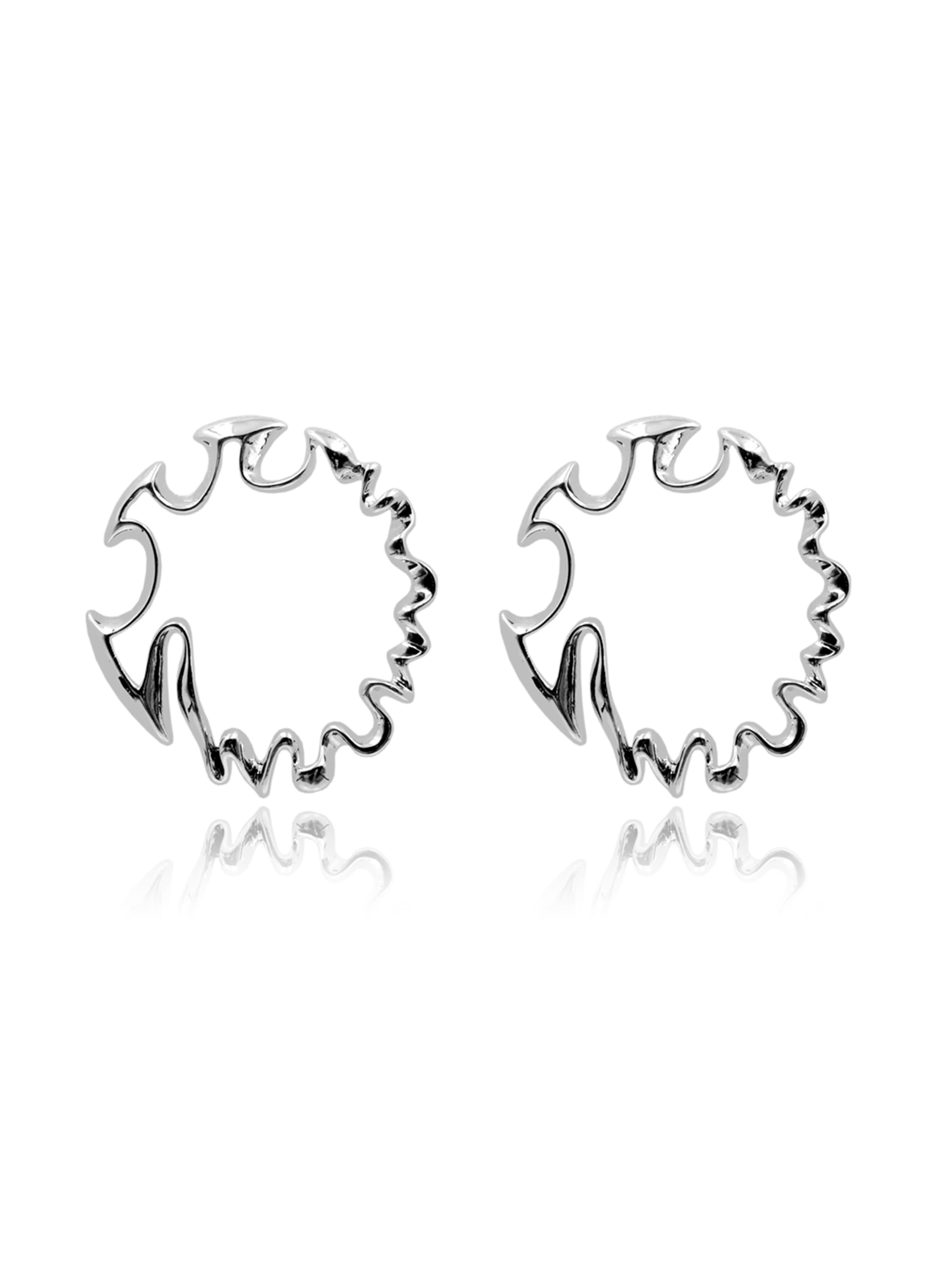 Nightini Earrings 'Silberfarbene Creolen – Unregelmäßiges Design' in Silver: front