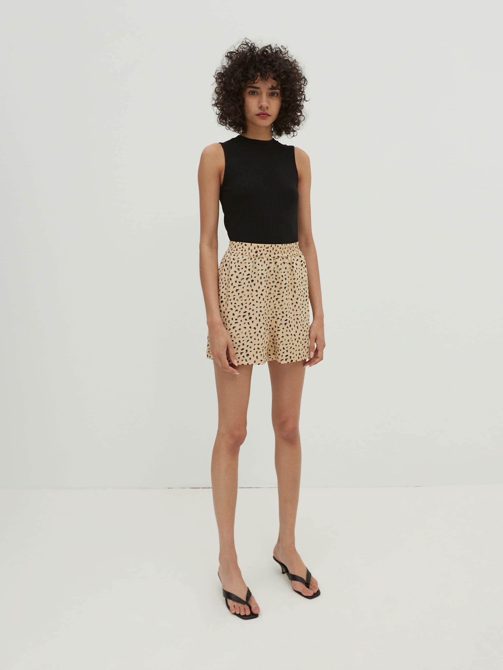 EDITED Produkte Shorts 'Ember' beige