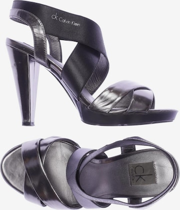 Calvin Klein Pumps 36 in Grau: Vorderseite