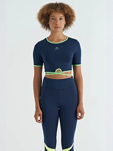 Maglia funzionale di Tommy Life in blu: frontale
