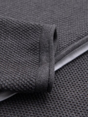 Pullover di Ombre in grigio