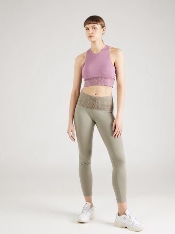 Skinny Pantalon de sport super.natural en gris