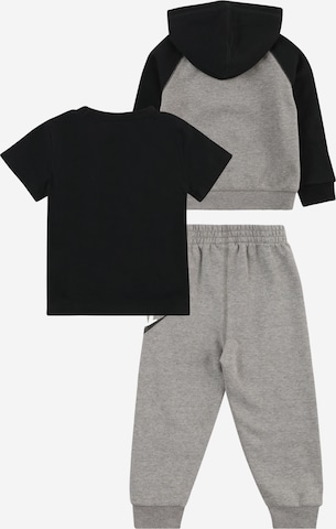 Nike Sportswear Set in Grey