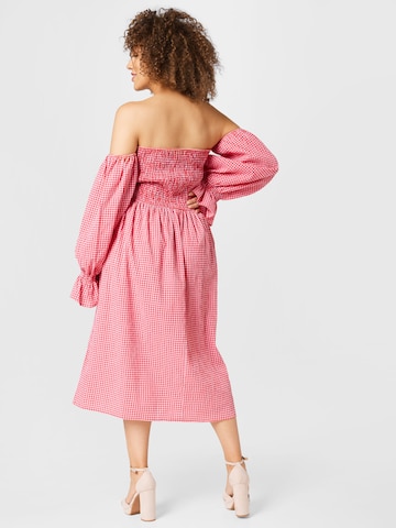 Robe d’été Nasty Gal Plus en rouge