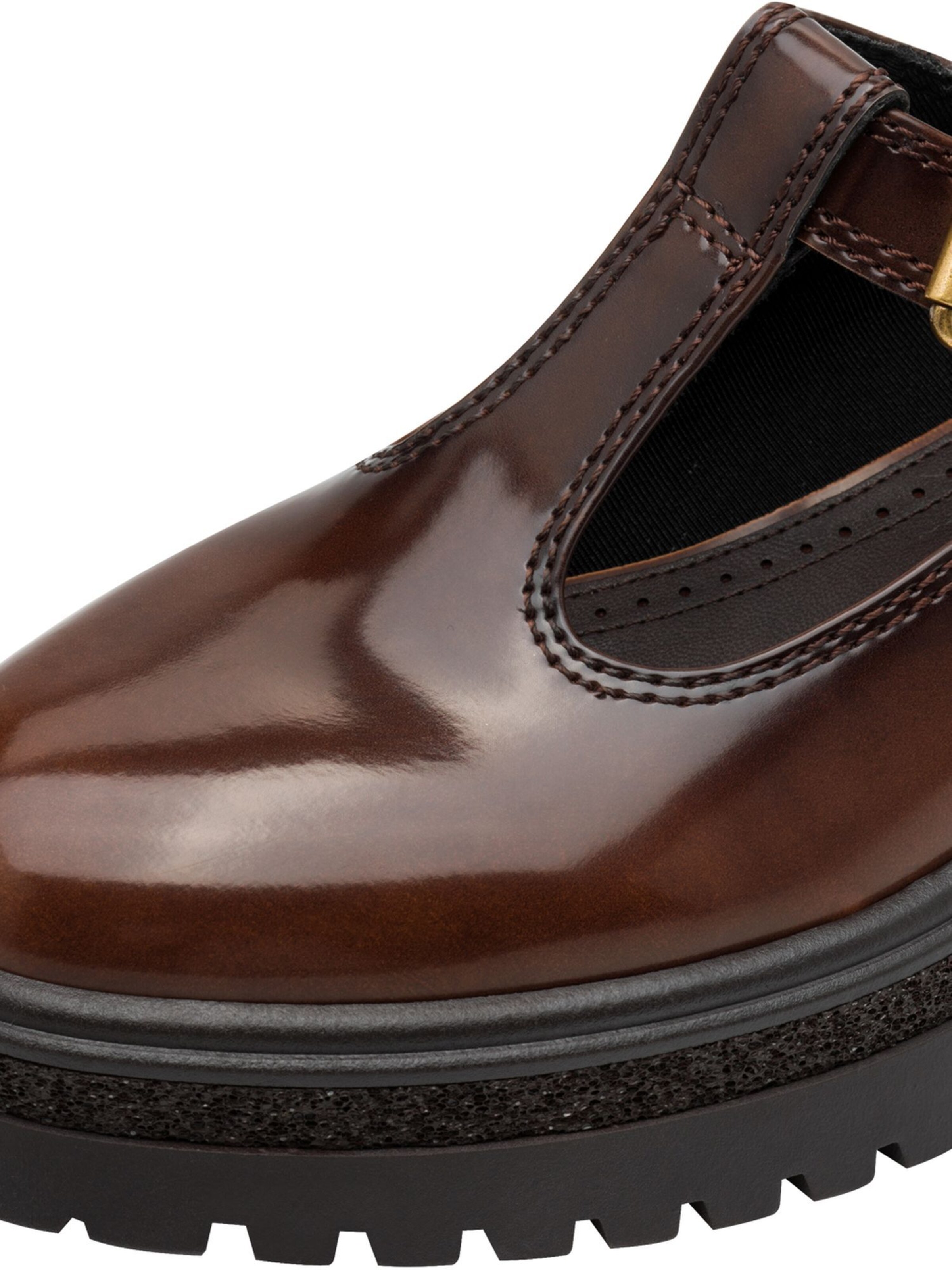 Tamaris Classic Flats in Brown