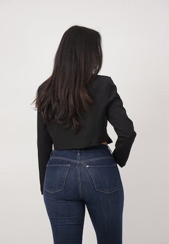 Elara Blazer in Black