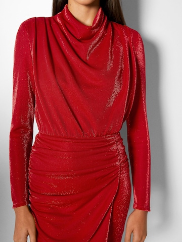 Bershka Sukienka koktajlowa w kolorze czerwony