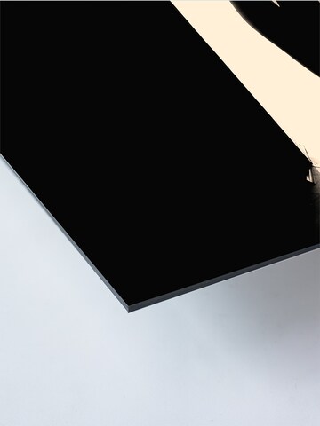 Liv Corday Bild in Grau