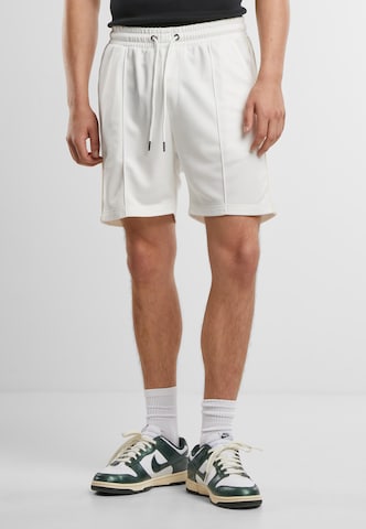 Urban Classics Regular Shorts in Weiß