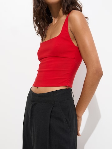 Top di Pull&Bear in rosso