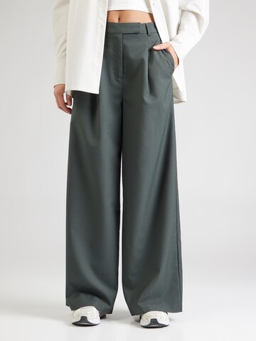 ABOUT YOU Wide leg Veckad byxa 'Masha' i grön: framsida