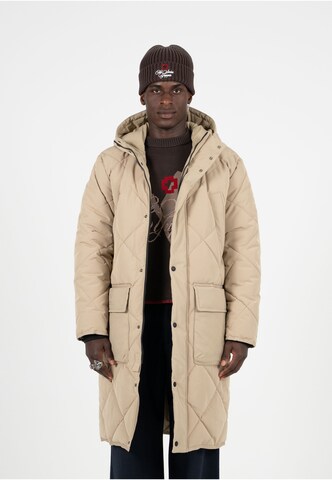 Parka invernale 'The Swiss Yuppie' di Prohibited in beige: frontale
