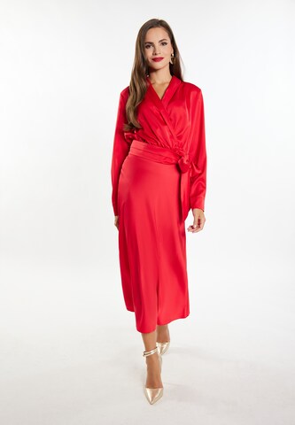 faina Rok in Rood