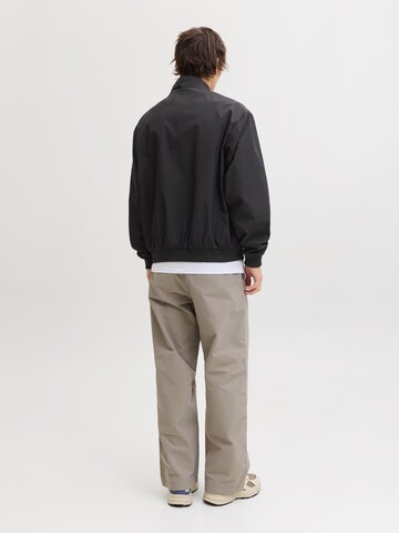 JACK & JONES Välikausitakki 'JJECHARGE' värissä musta