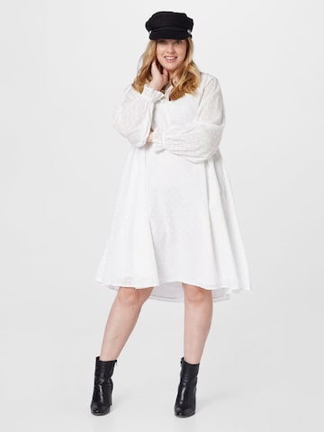 Robe 'SKYE' Selected Femme Curve en blanc